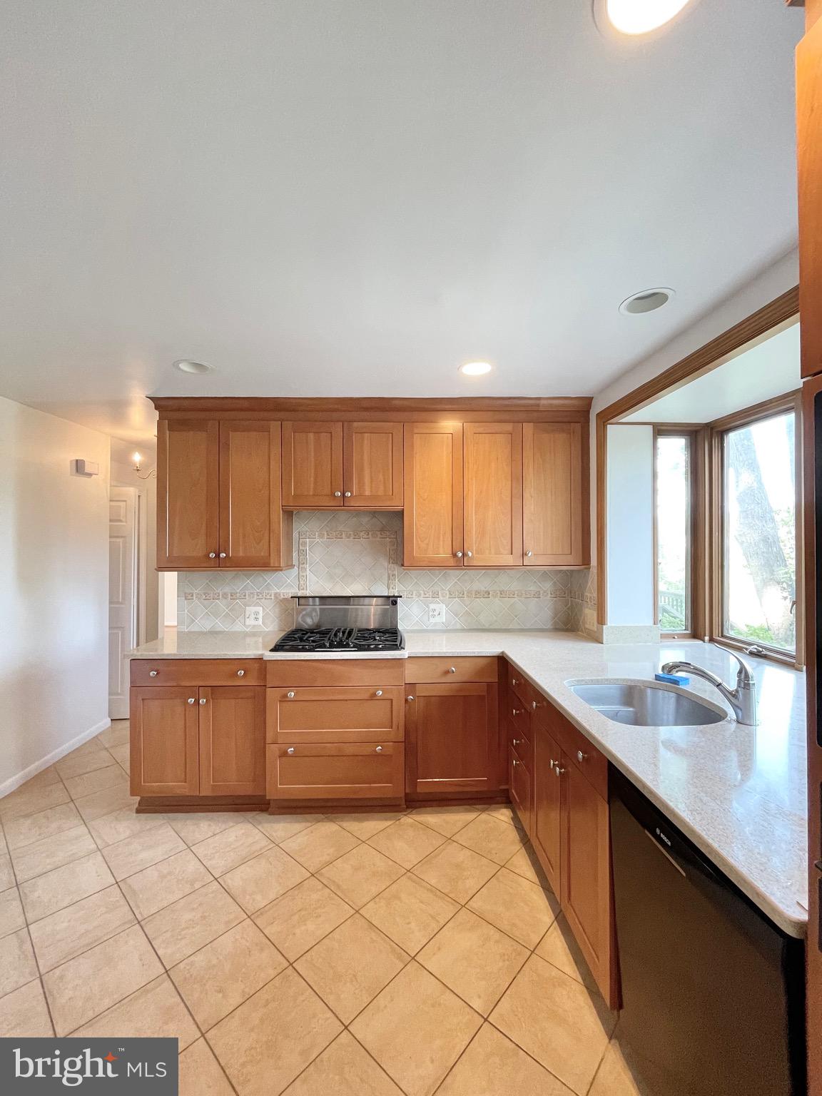 8350 ORANGE COURT