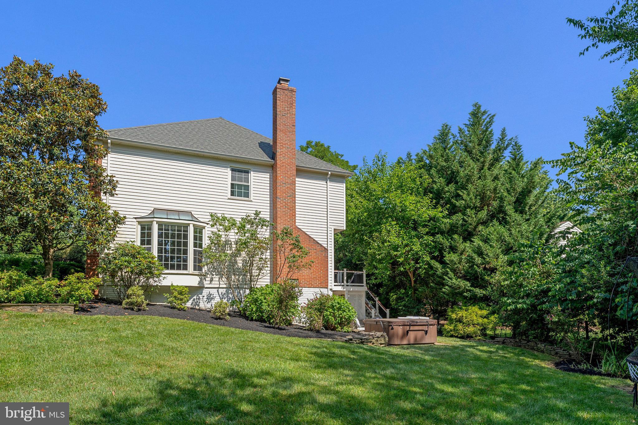 2707 EAST RIDGE COURT
