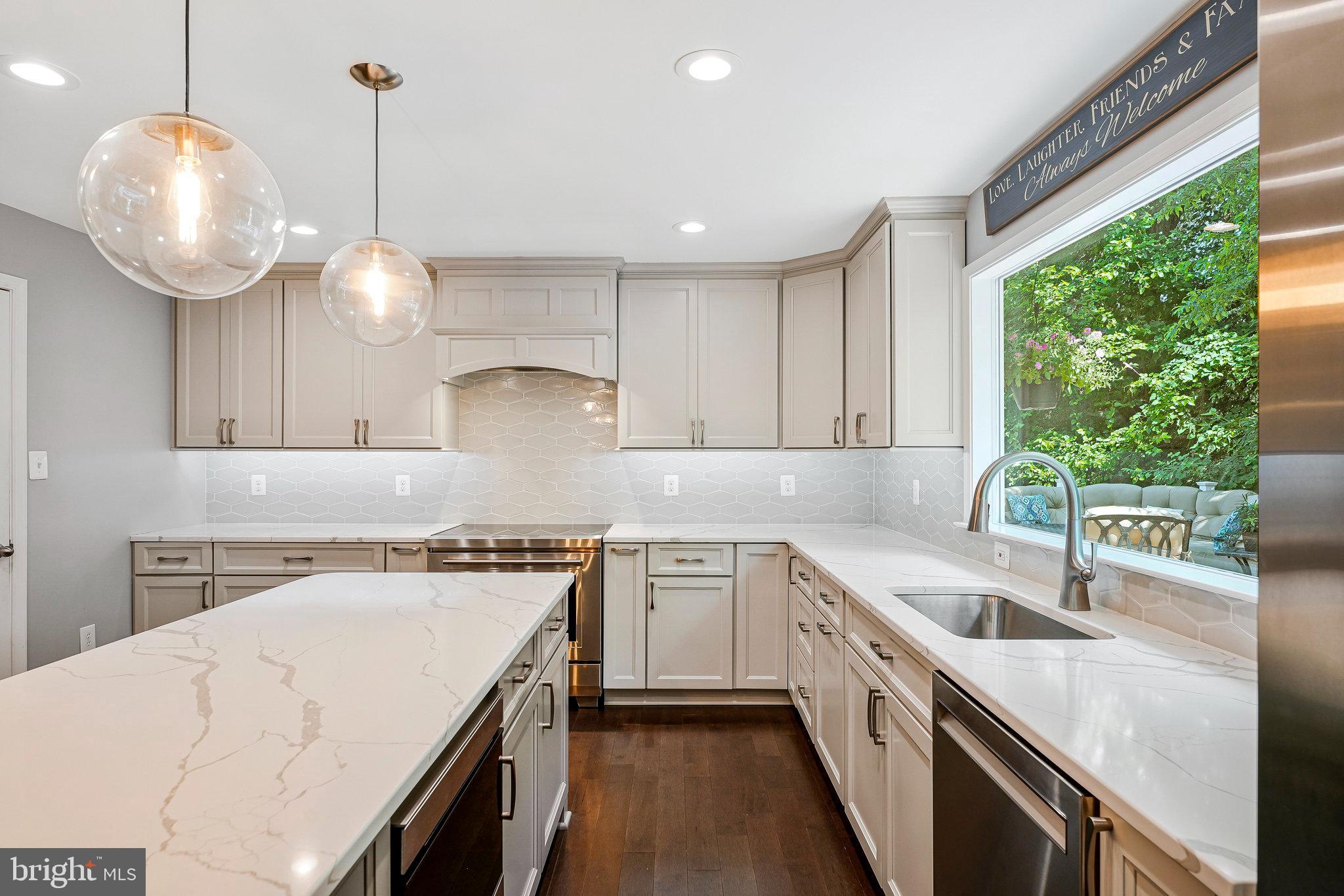 2707 EAST RIDGE COURT