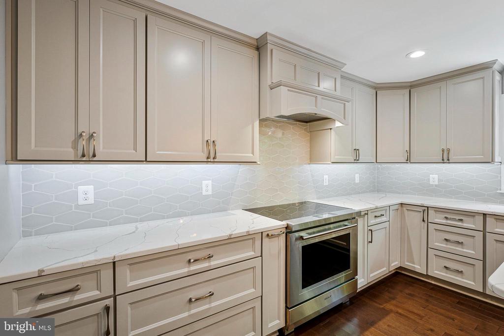 2707 EAST RIDGE COURT
