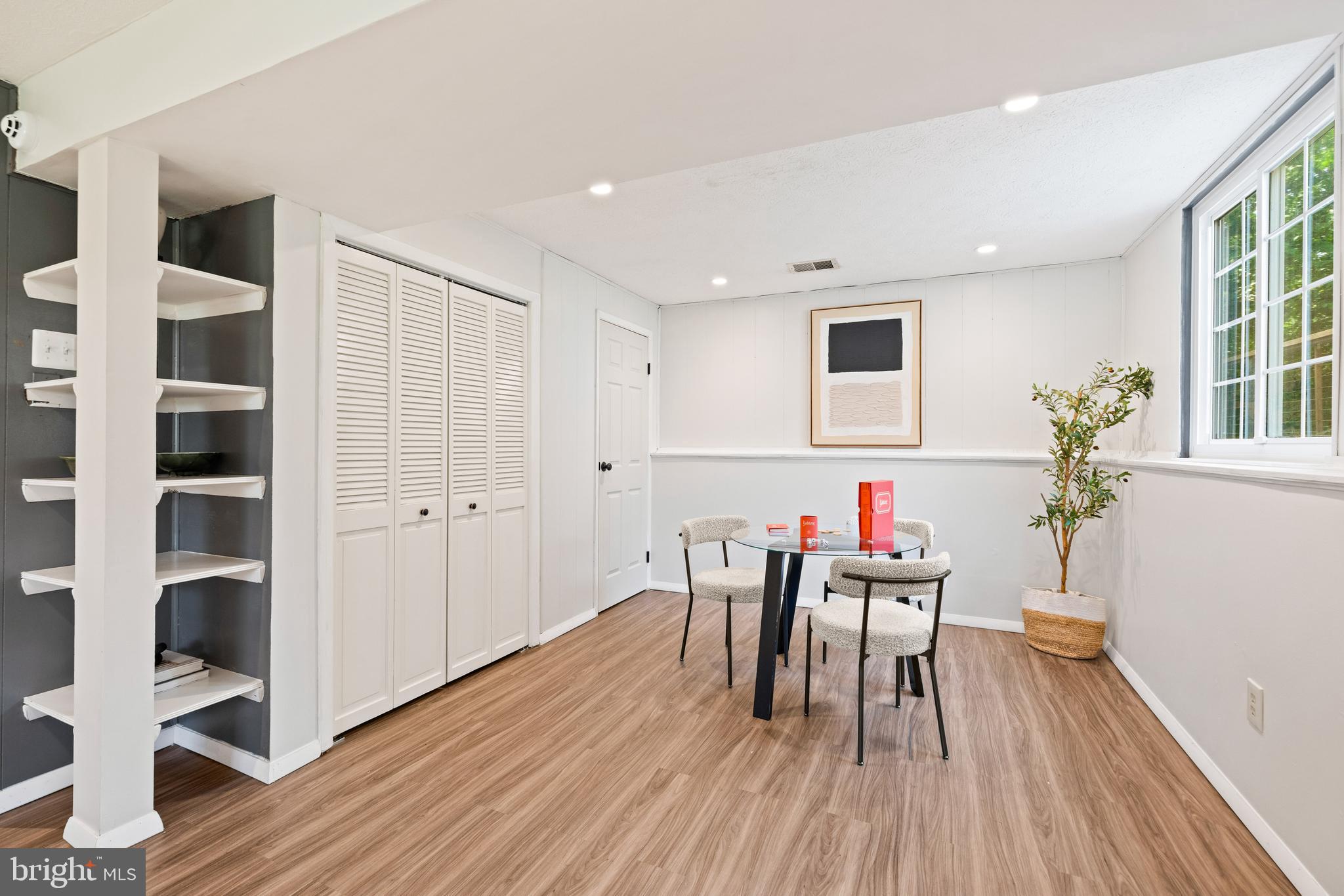 7012 VANTAGE DRIVE