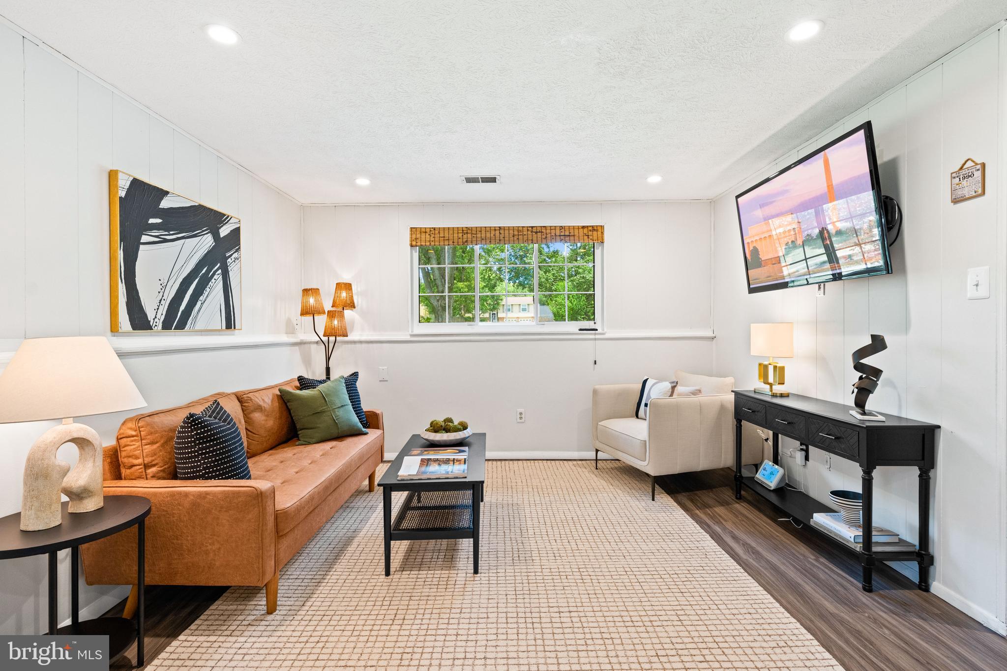 7012 VANTAGE DRIVE