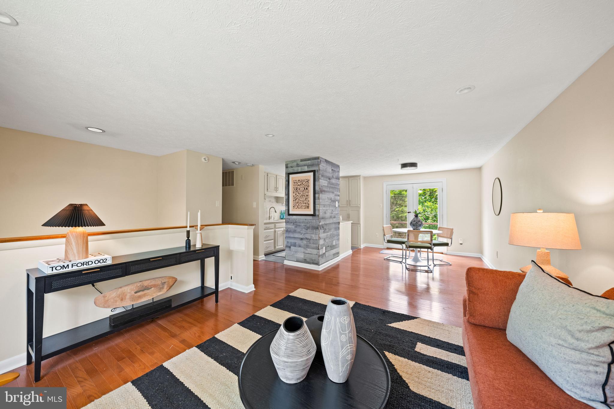 7012 VANTAGE DRIVE