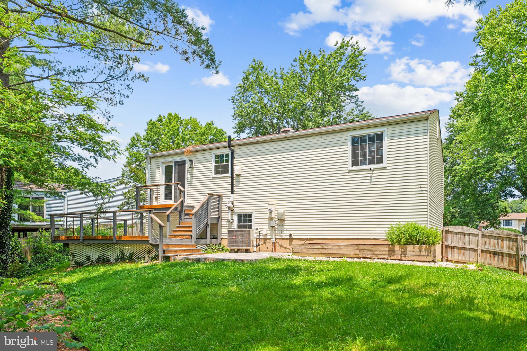 7012 VANTAGE DRIVE