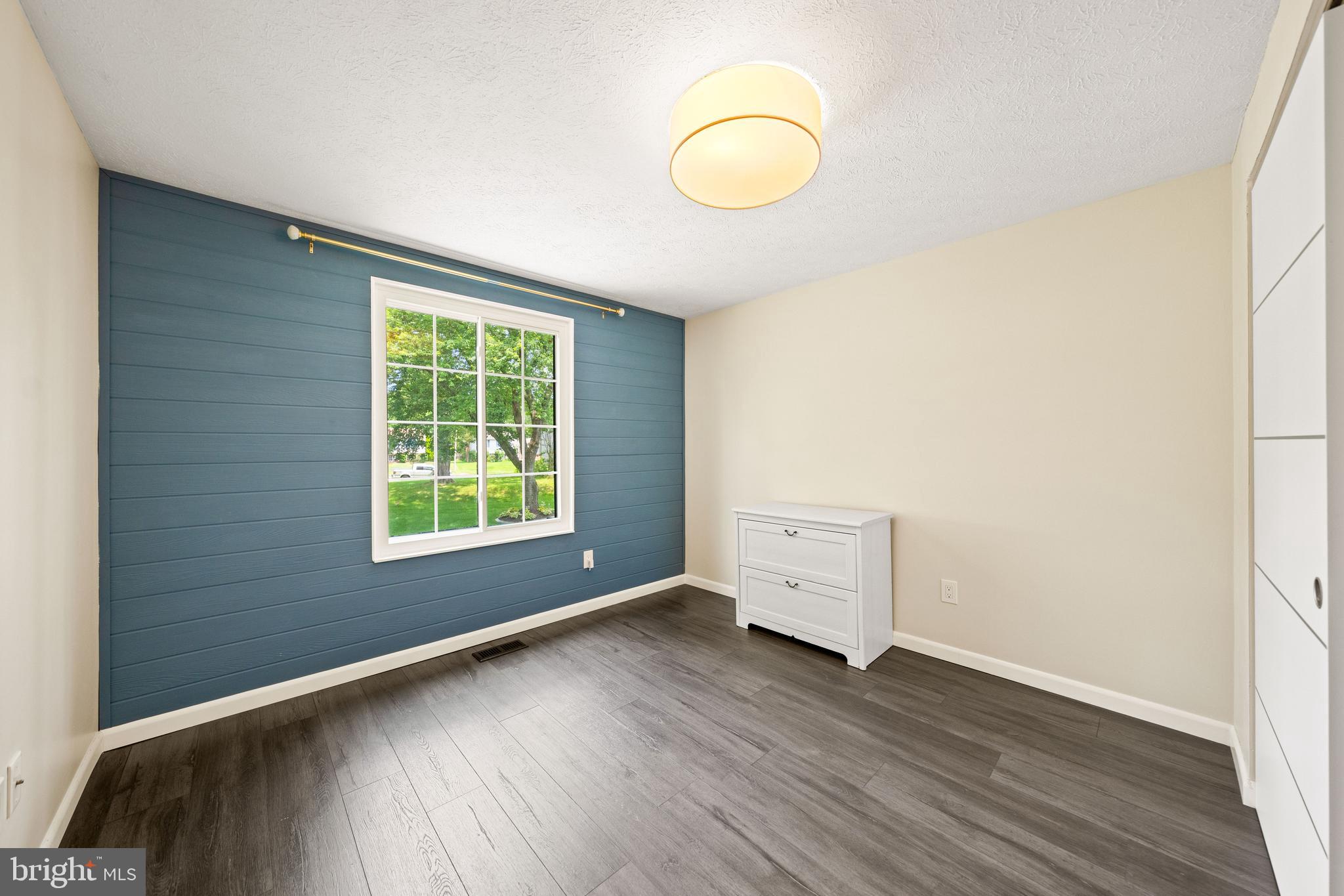 7012 VANTAGE DRIVE