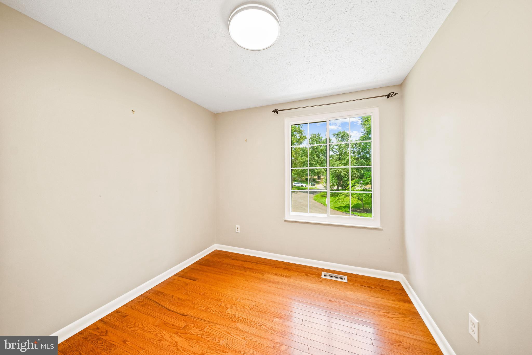 7012 VANTAGE DRIVE
