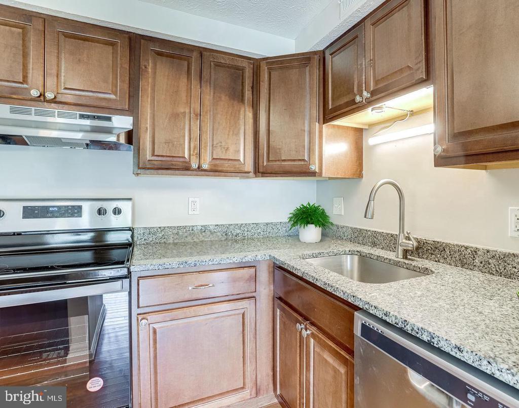 8385 BROCKHAM DRIVE Unit: H