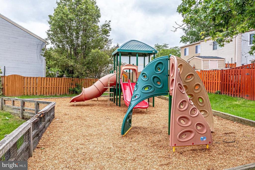 8385 BROCKHAM DRIVE Unit: H