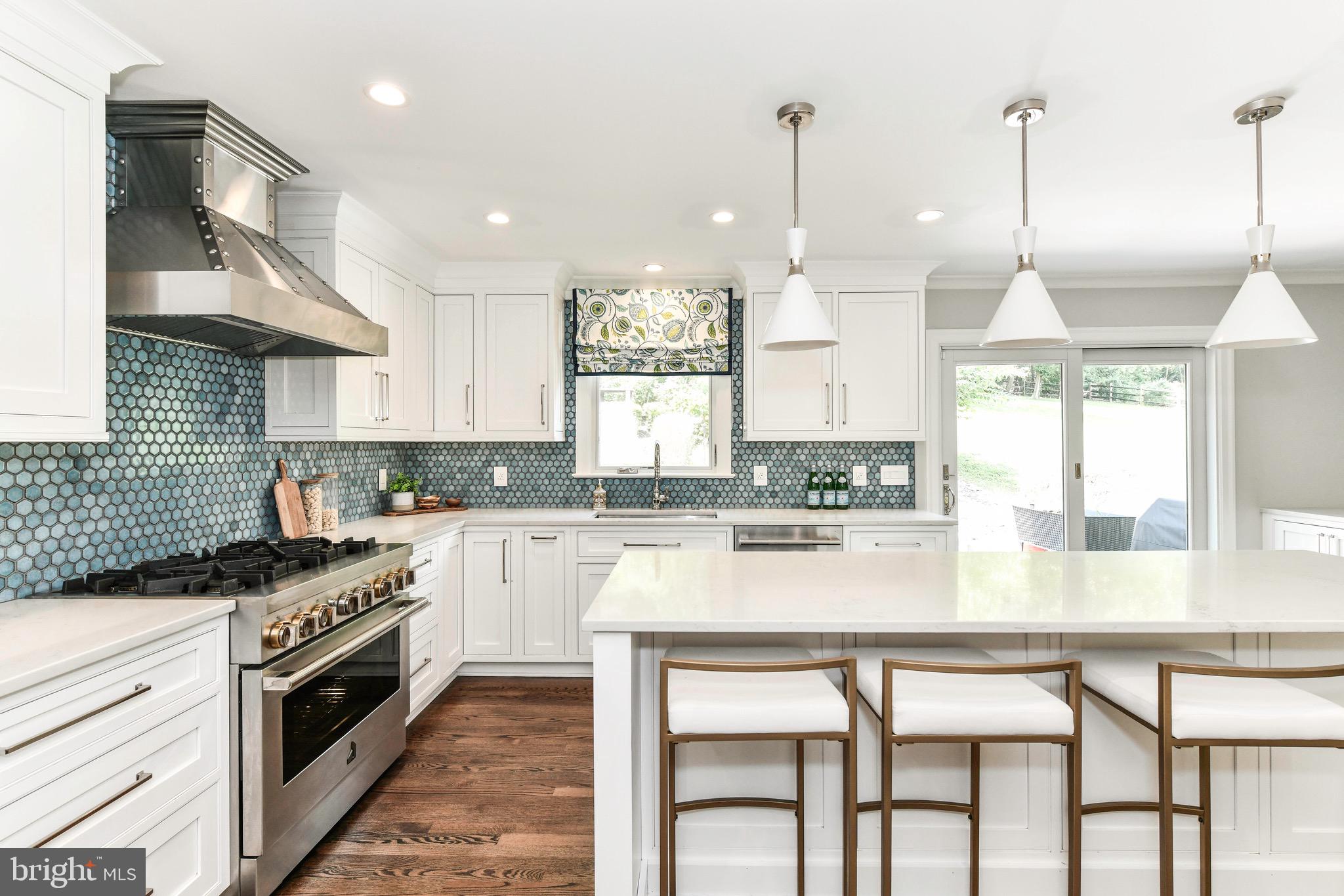 810 HICKORY VALE LANE