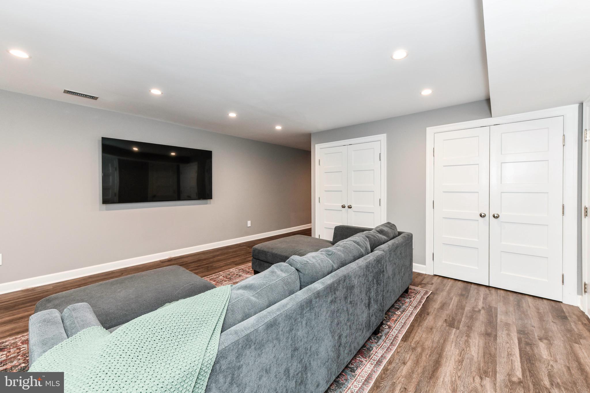 810 HICKORY VALE LANE