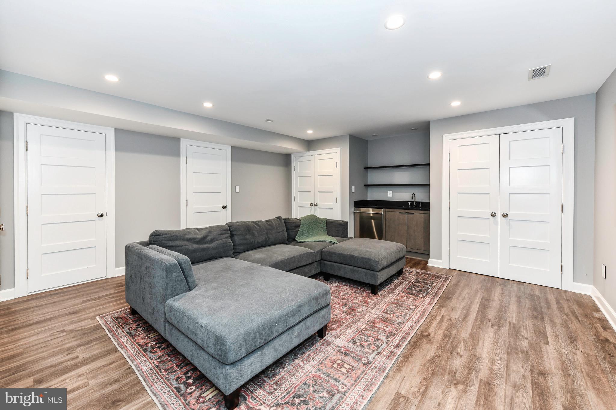 810 HICKORY VALE LANE