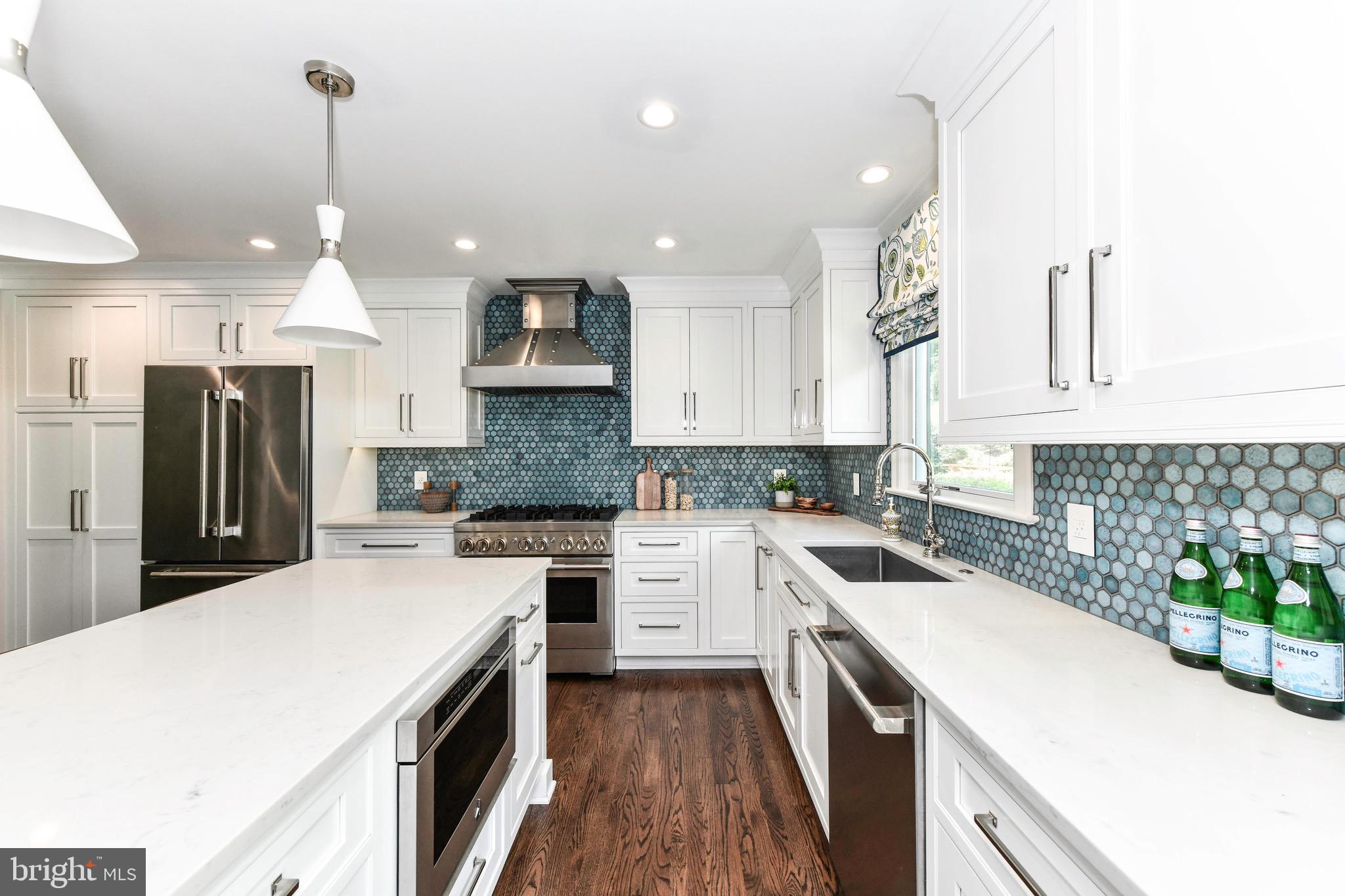 810 HICKORY VALE LANE