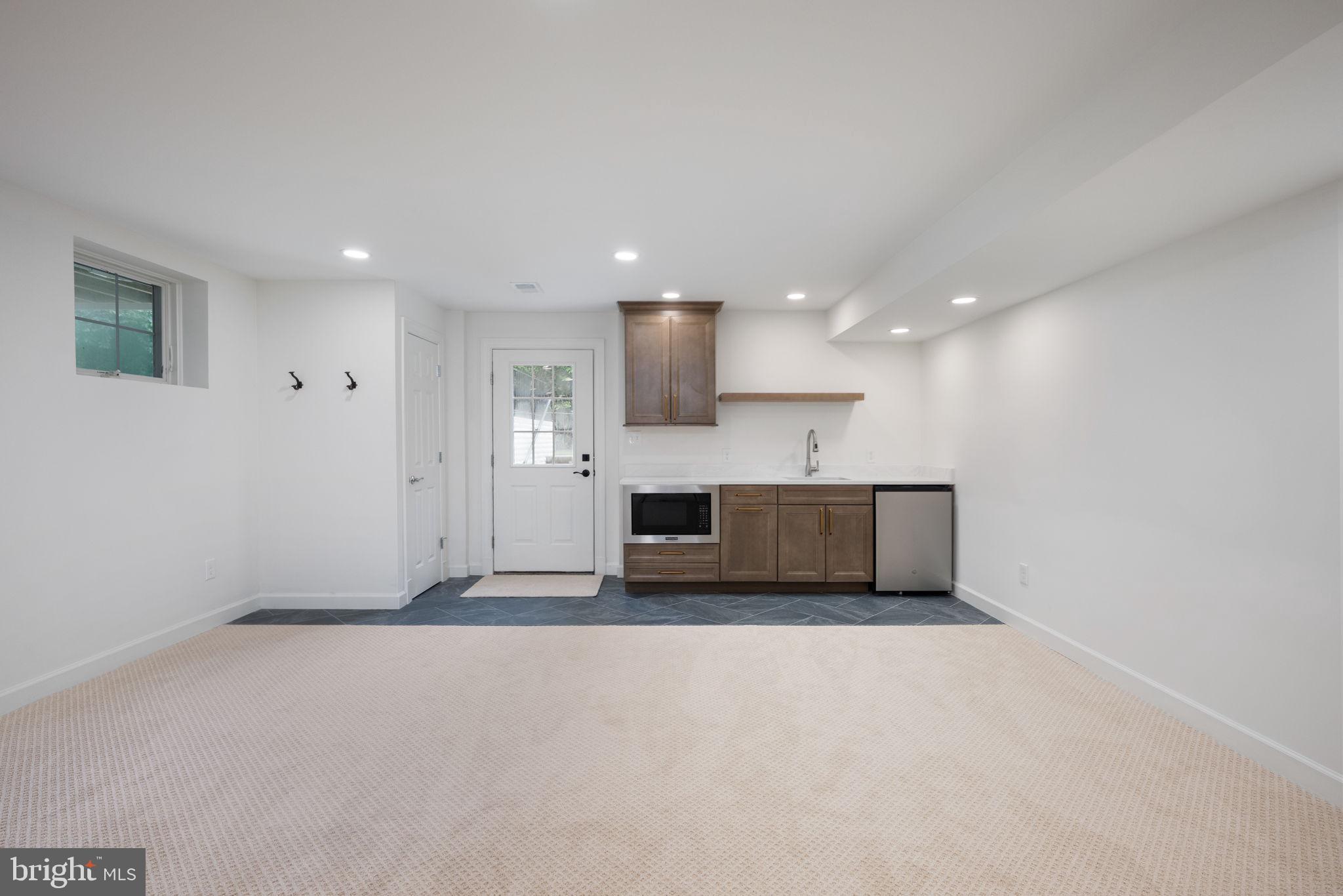 1200 ALEXANDRIA AVENUE
