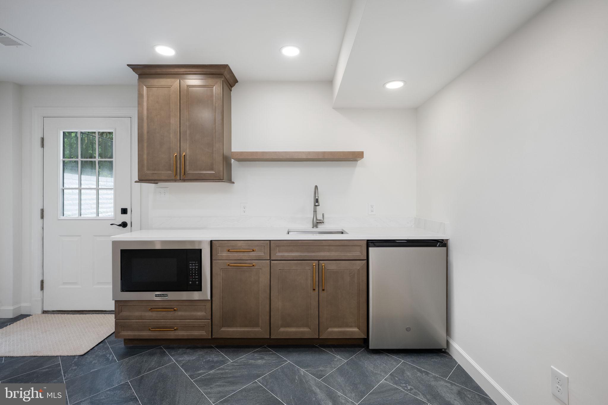 1200 ALEXANDRIA AVENUE