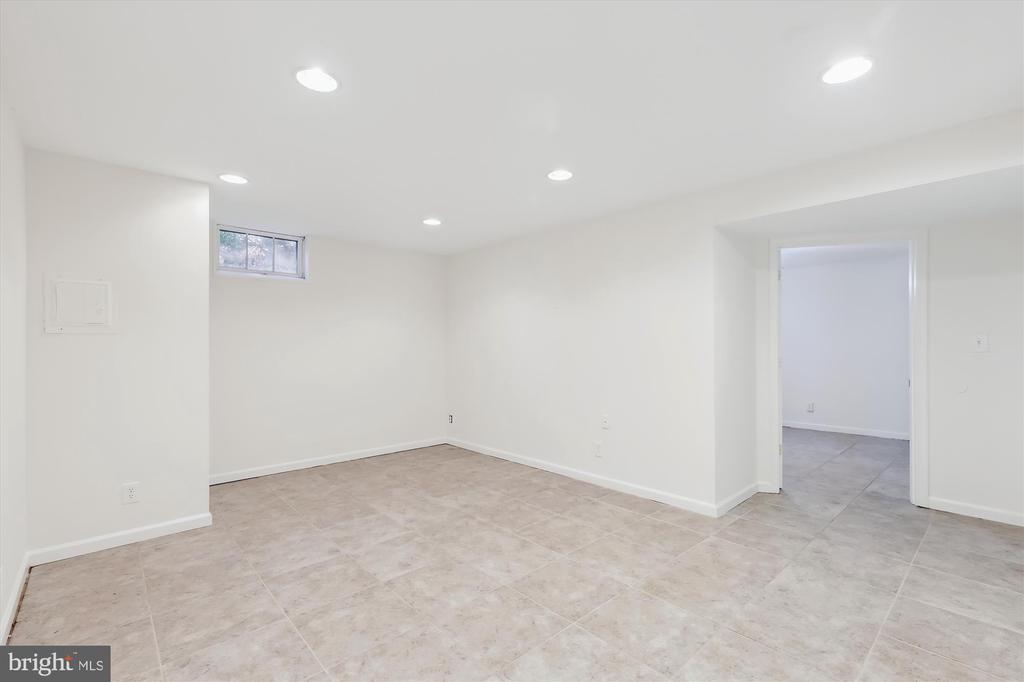 8407 BREWSTER DRIVE