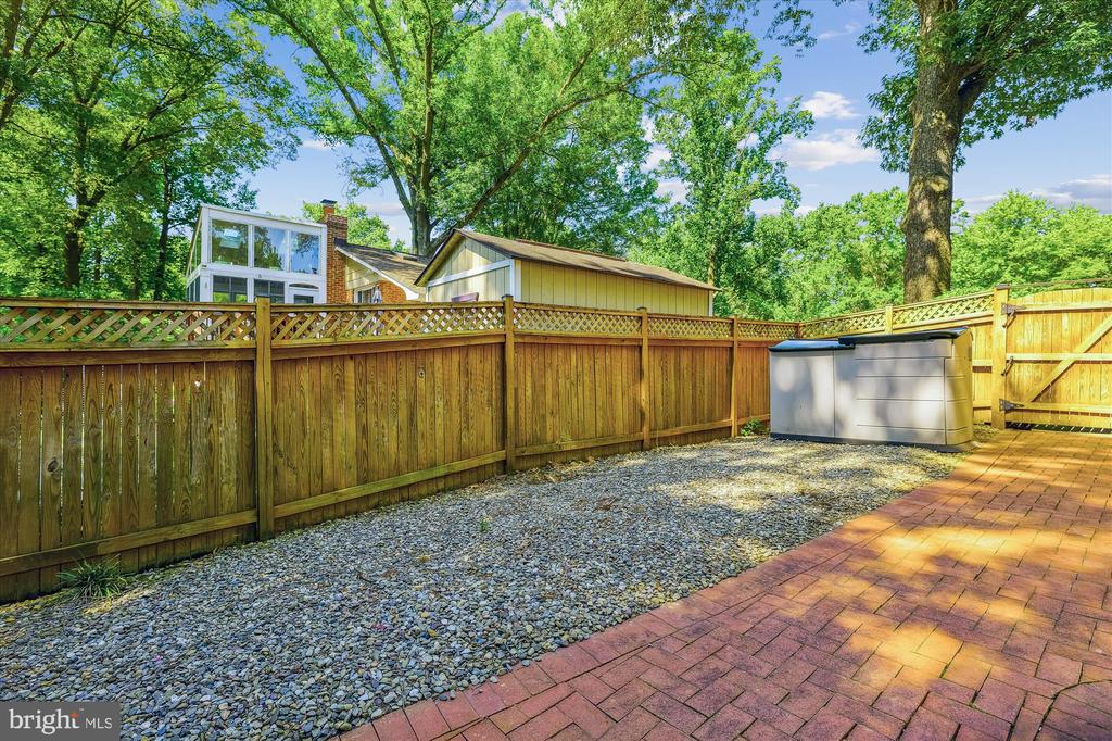 8407 BREWSTER DRIVE