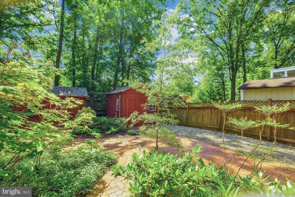 8407 BREWSTER DRIVE