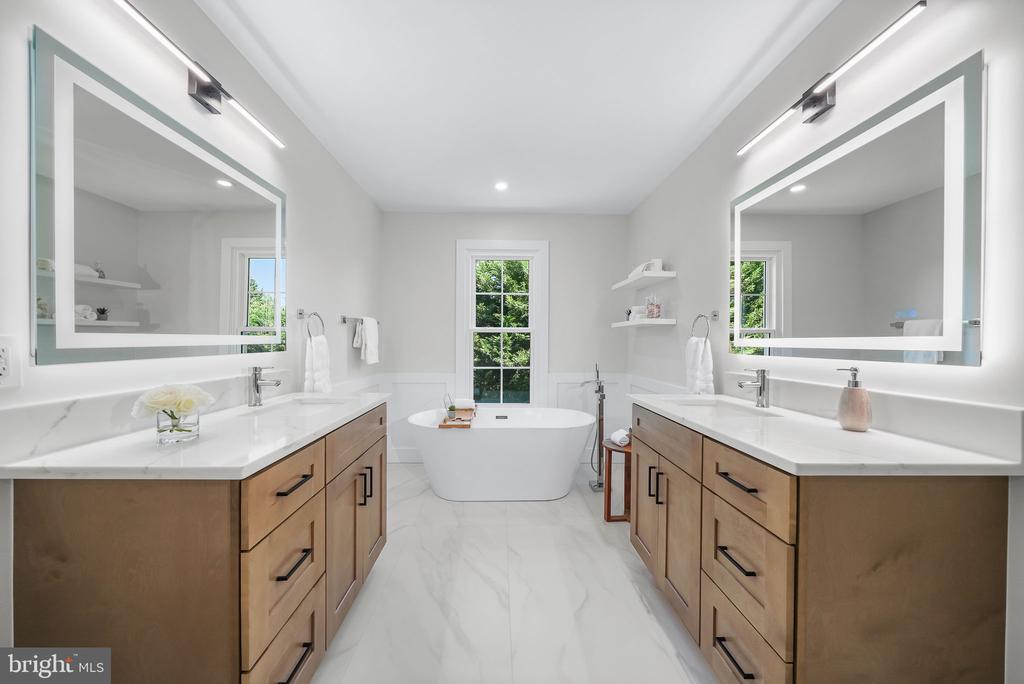 500 A WOODLAND COURT NW