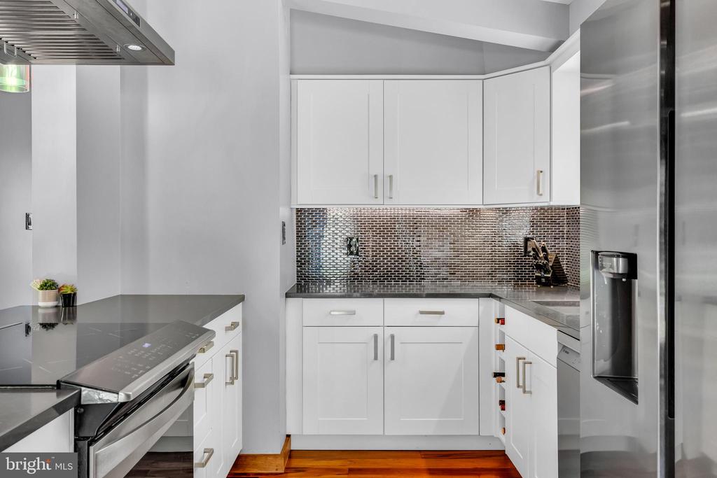 3338 ELM TERRACE