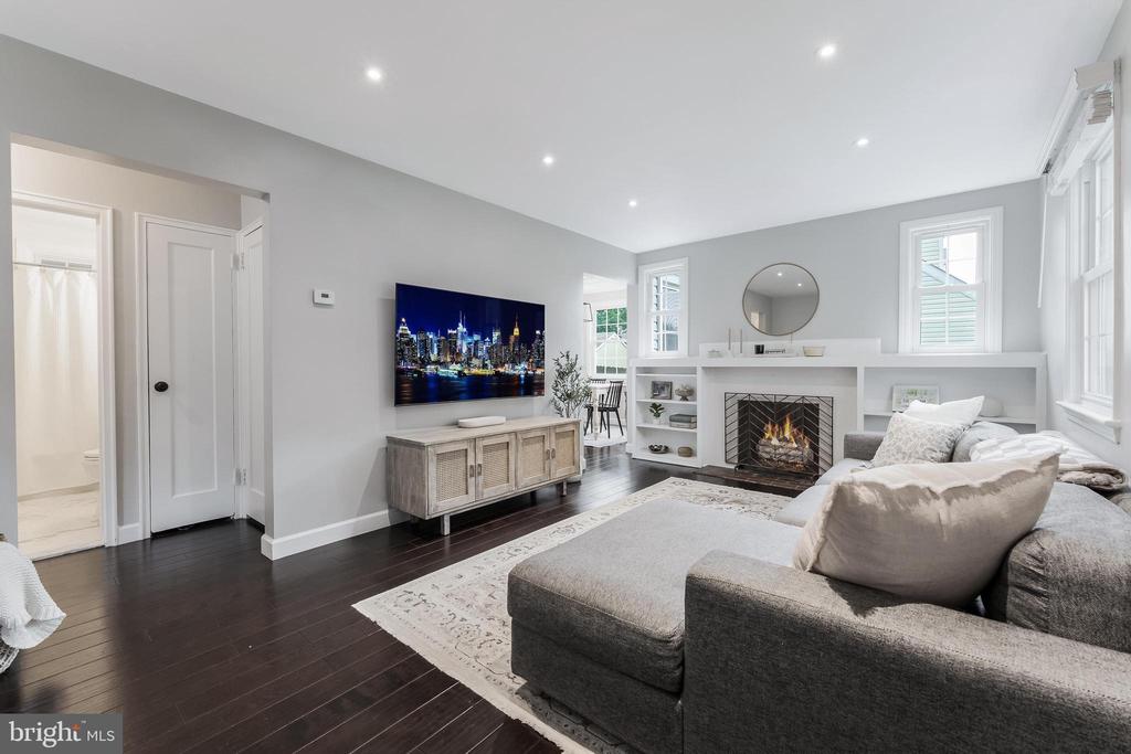 2907 MONROE PLACE