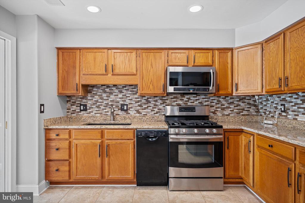 3895 STEPPES COURT Unit: 3895B
