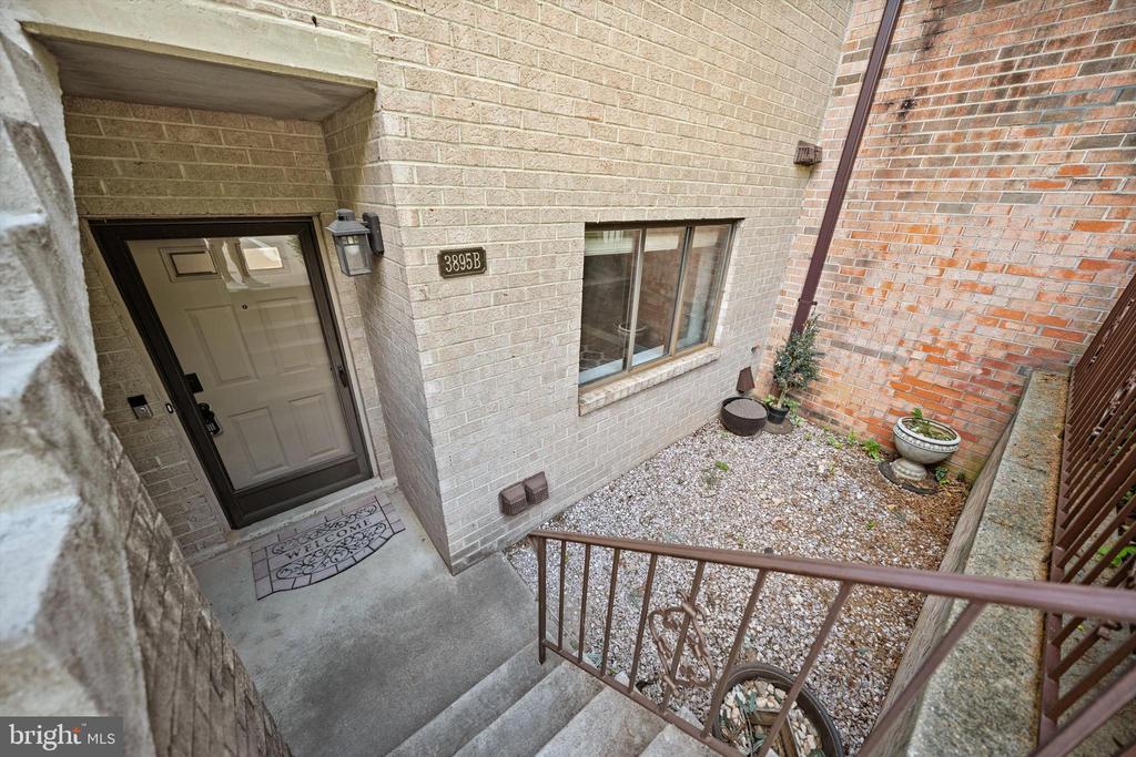 3895 STEPPES COURT Unit: 3895B