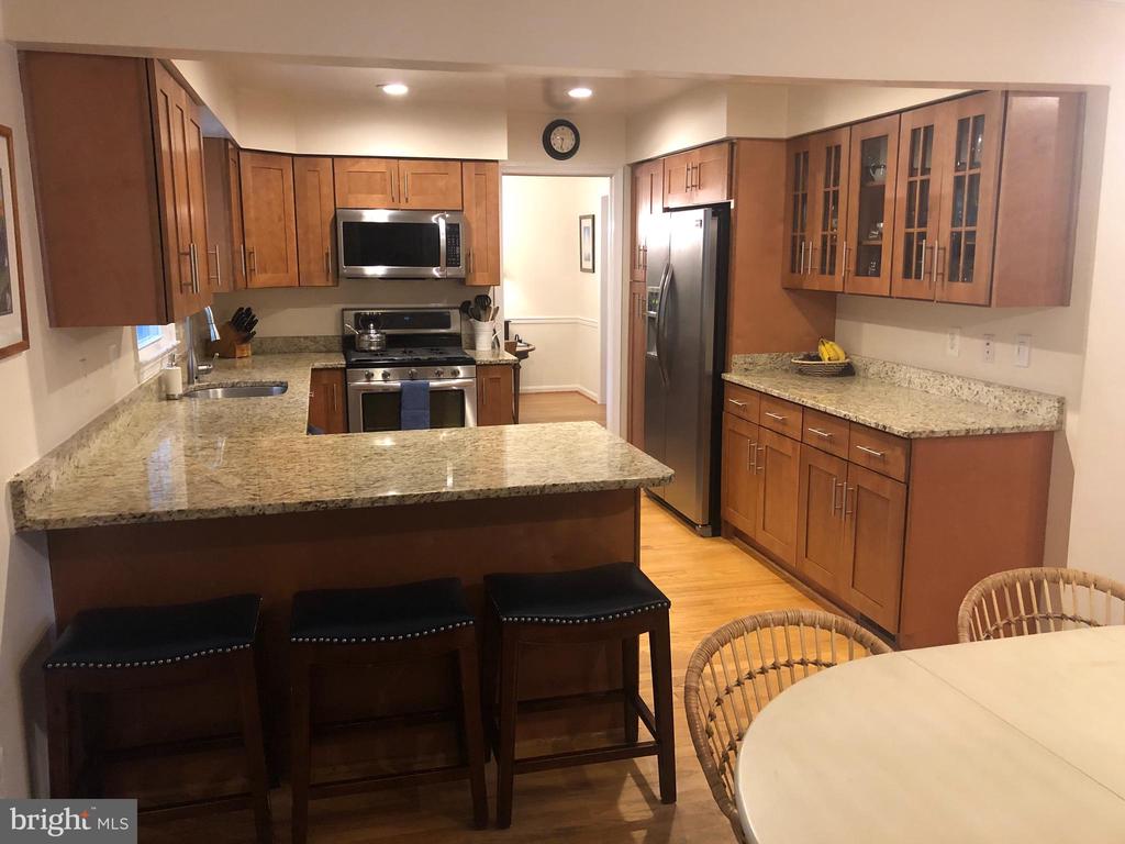 9811 MEADOW KNOLL COURT