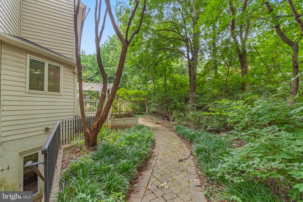 12111 WALNUT BRANCH ROAD