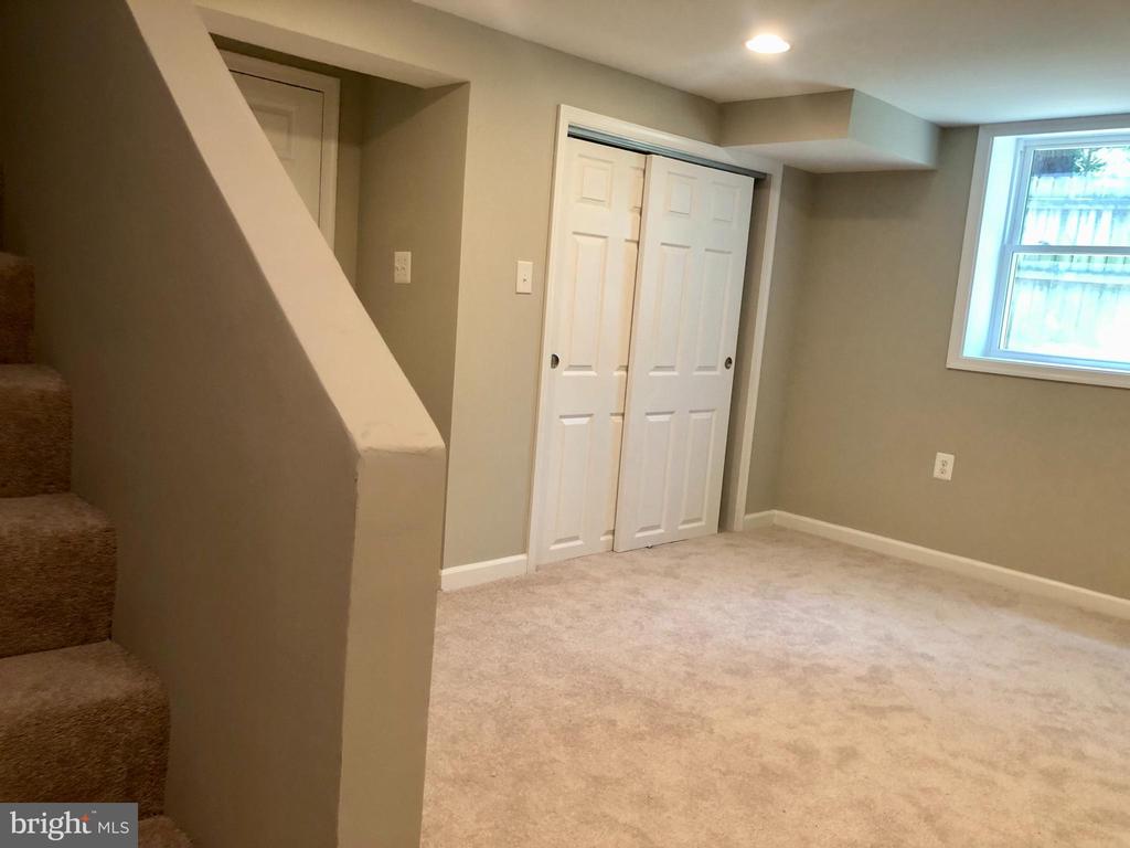5929 EDGEHILL COURT