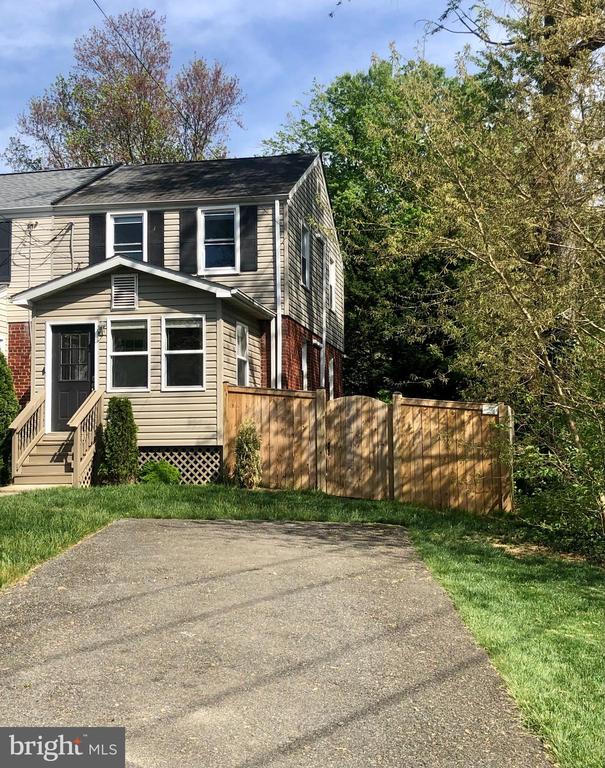 5929 EDGEHILL COURT