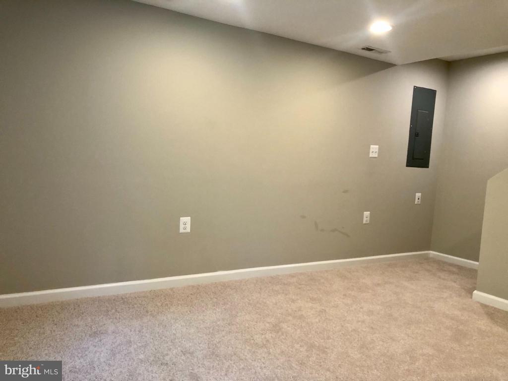 5929 EDGEHILL COURT