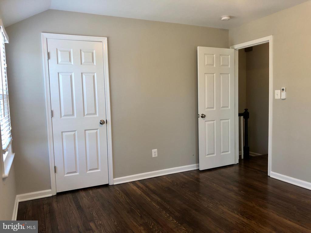 5929 EDGEHILL COURT