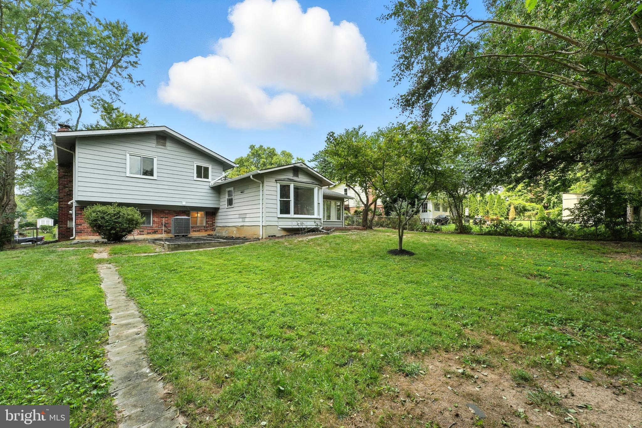 5011 ROSLYN ROAD