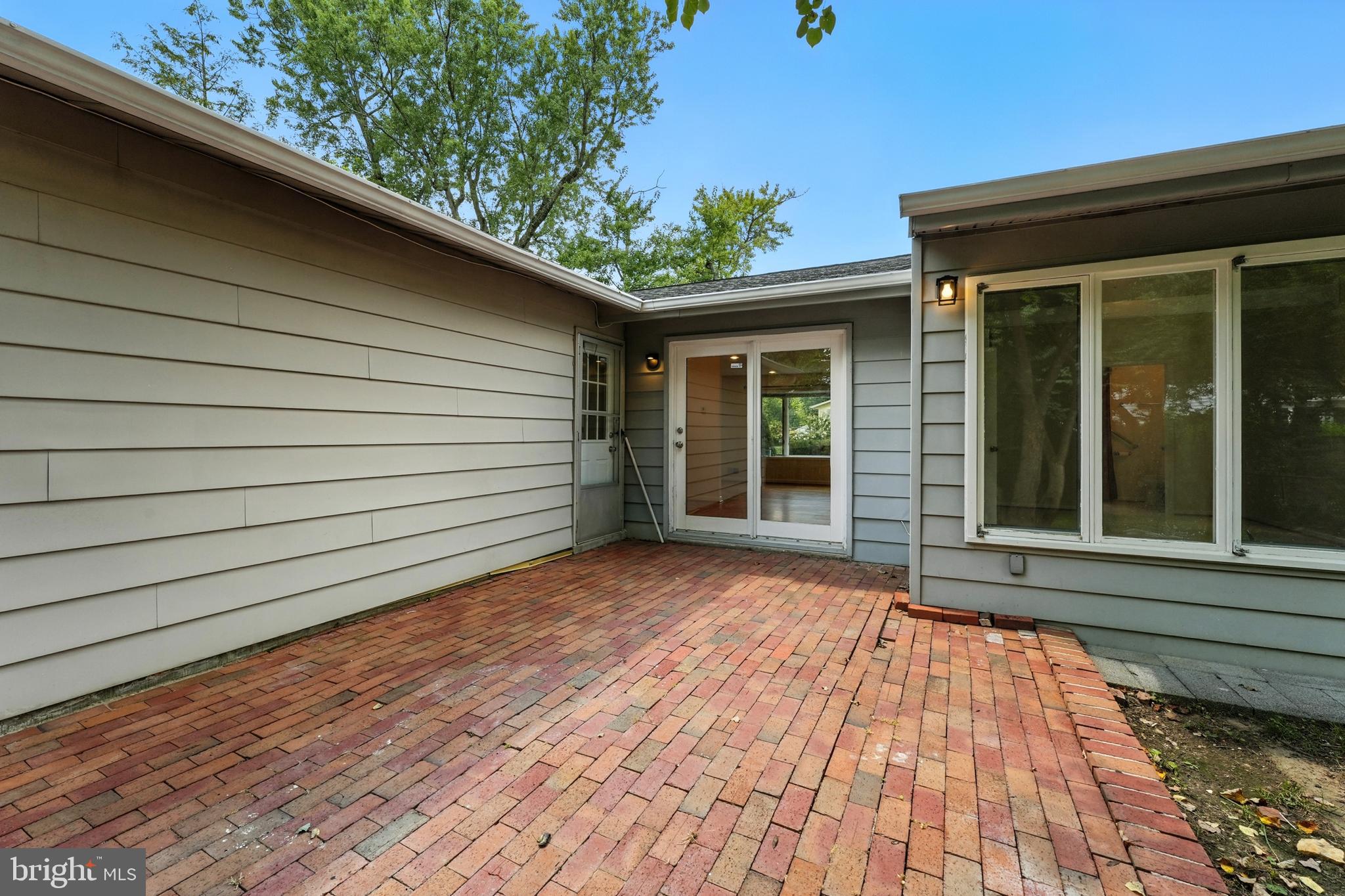 5011 ROSLYN ROAD