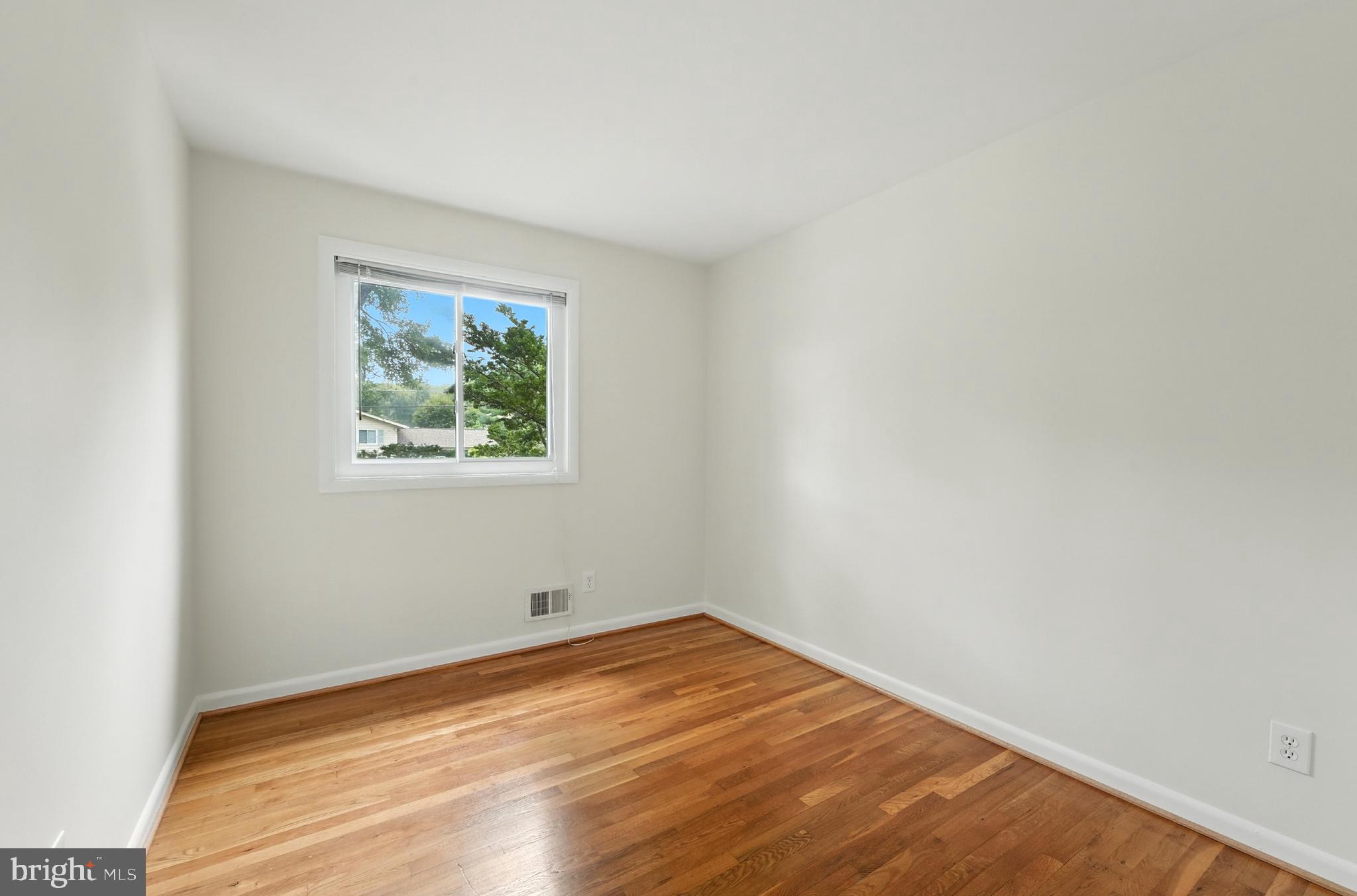 5011 ROSLYN ROAD
