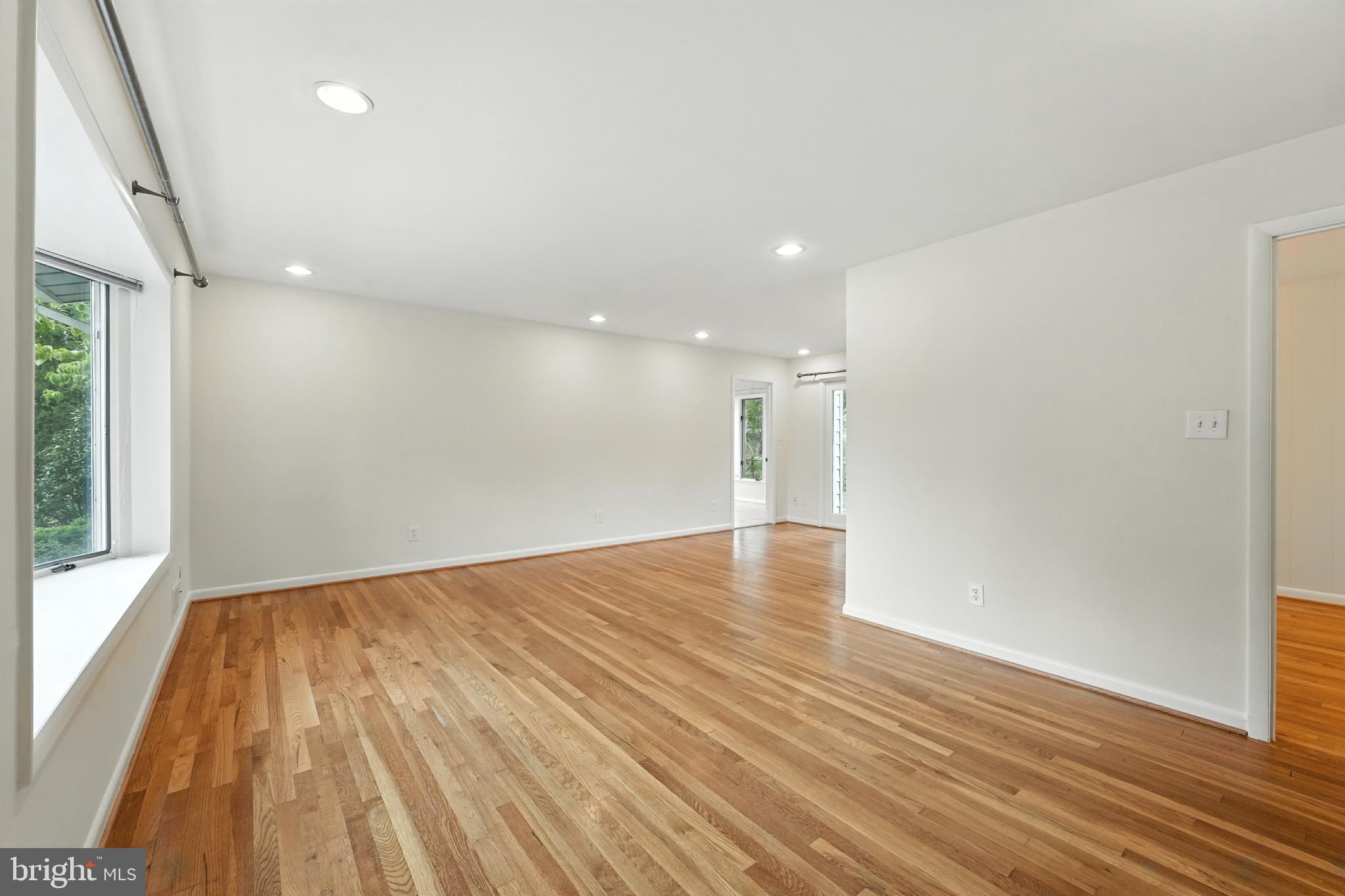 5011 ROSLYN ROAD