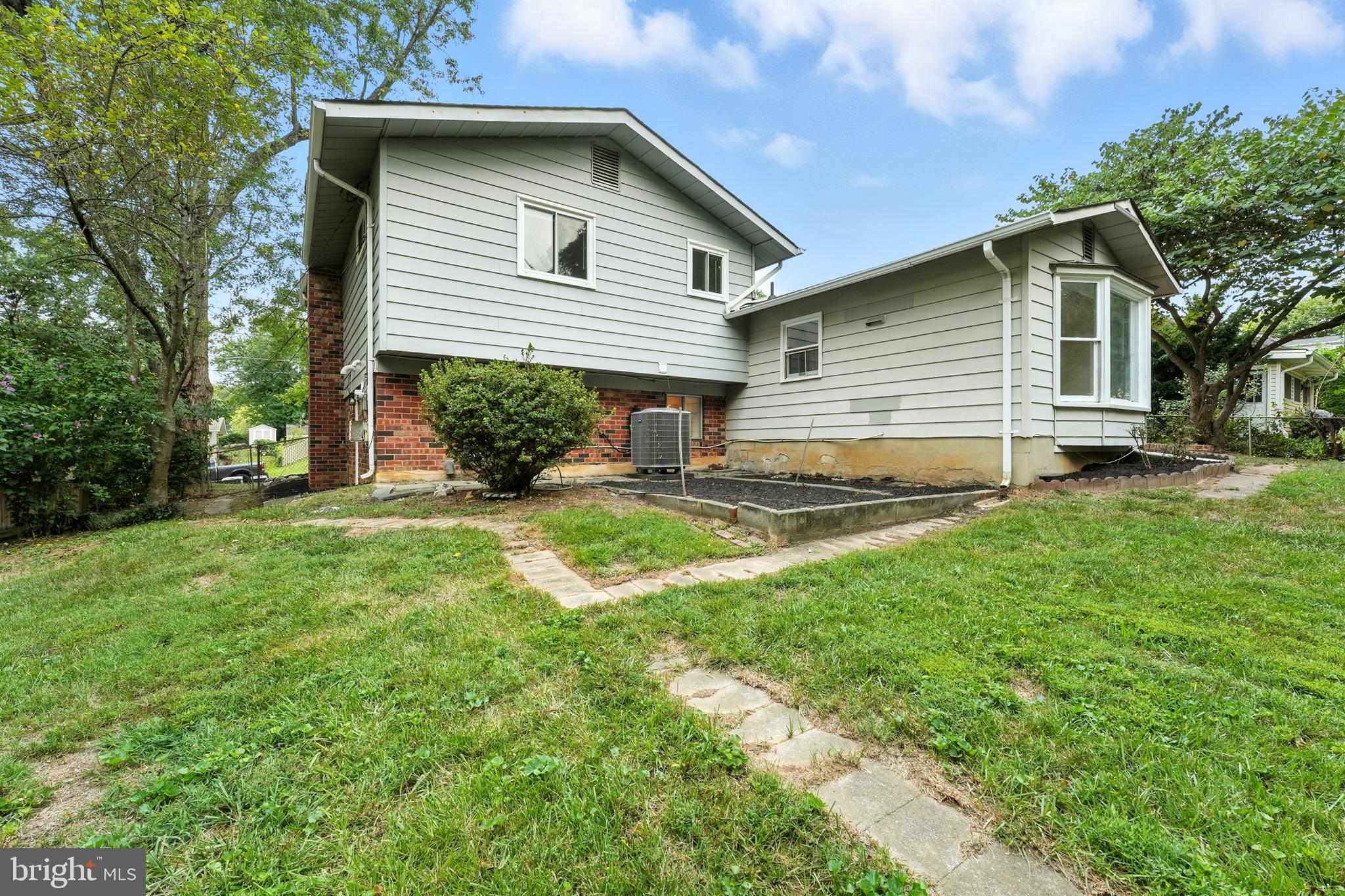 5011 ROSLYN ROAD