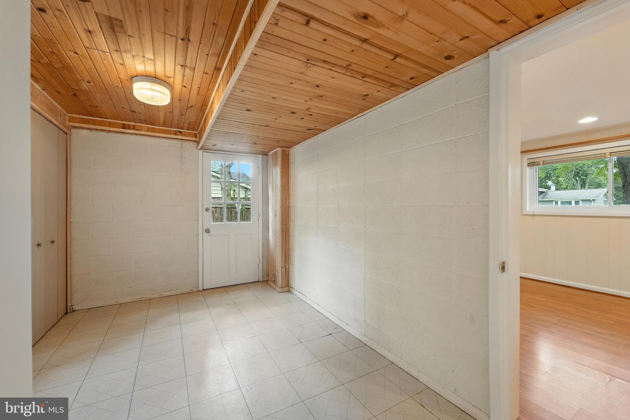 5011 ROSLYN ROAD