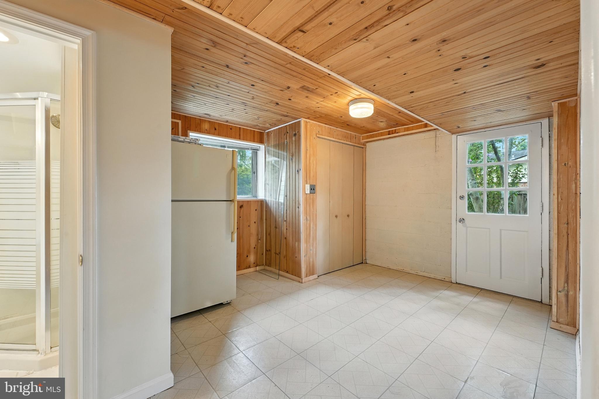 5011 ROSLYN ROAD