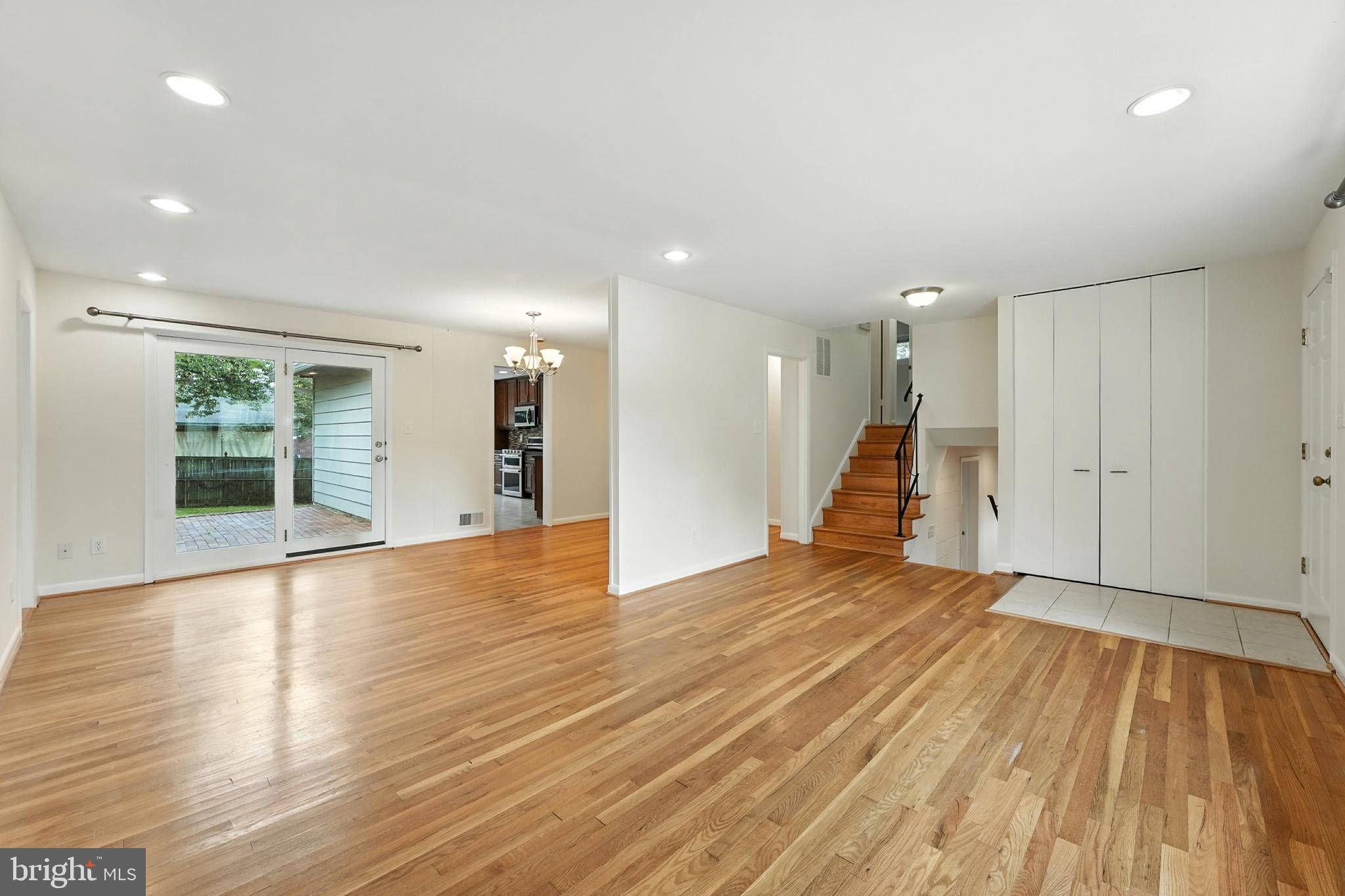 5011 ROSLYN ROAD