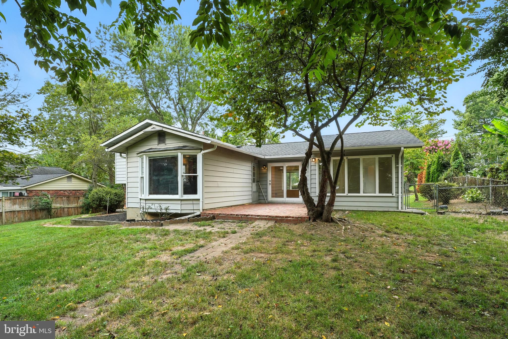 5011 ROSLYN ROAD