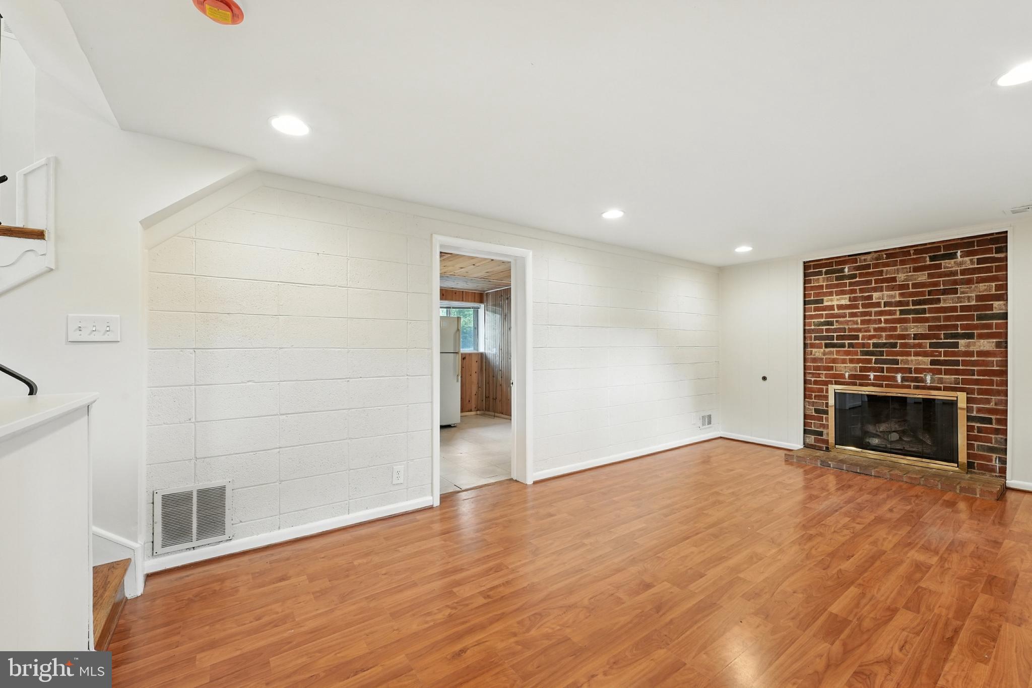 5011 ROSLYN ROAD