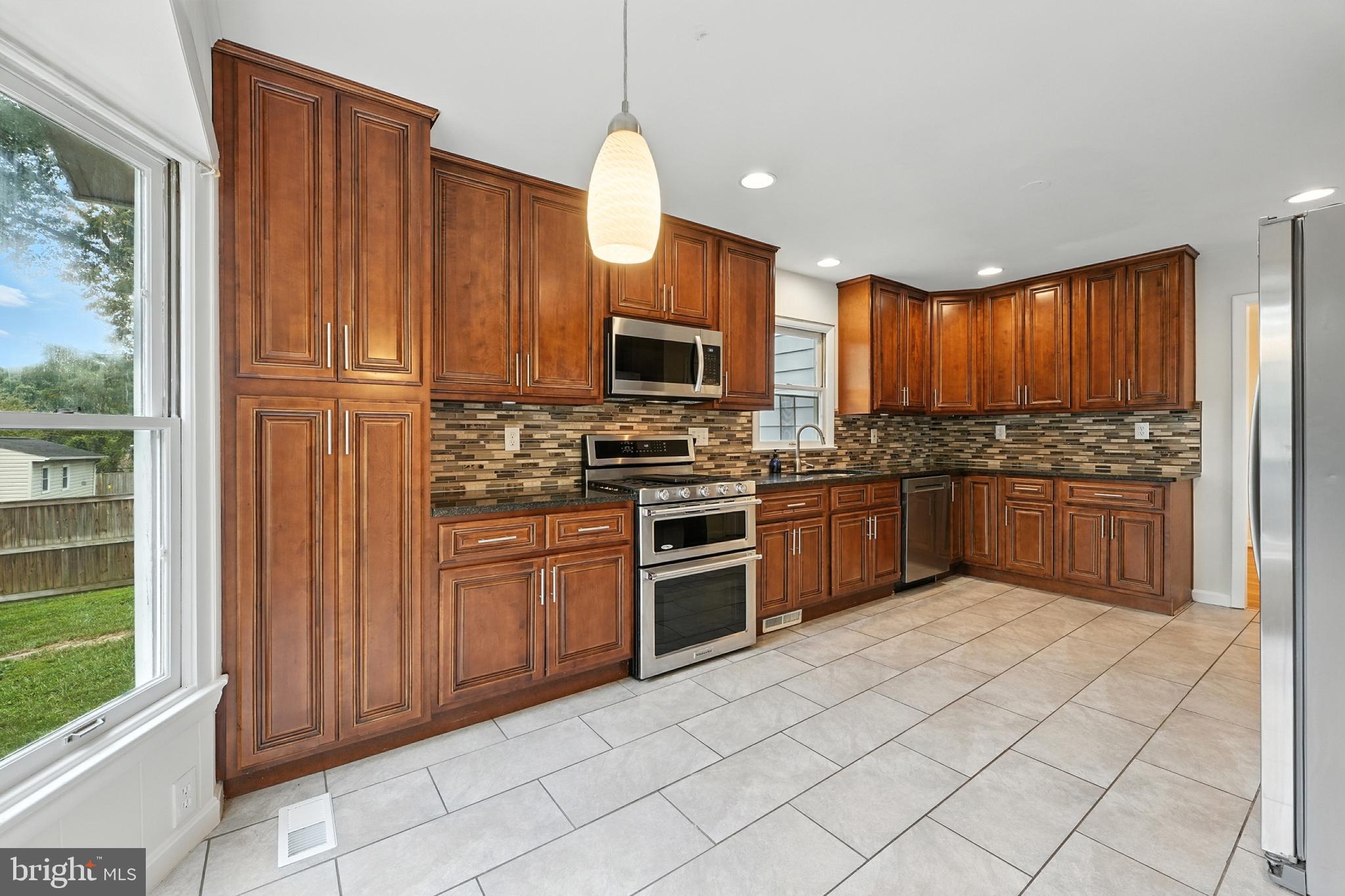5011 ROSLYN ROAD