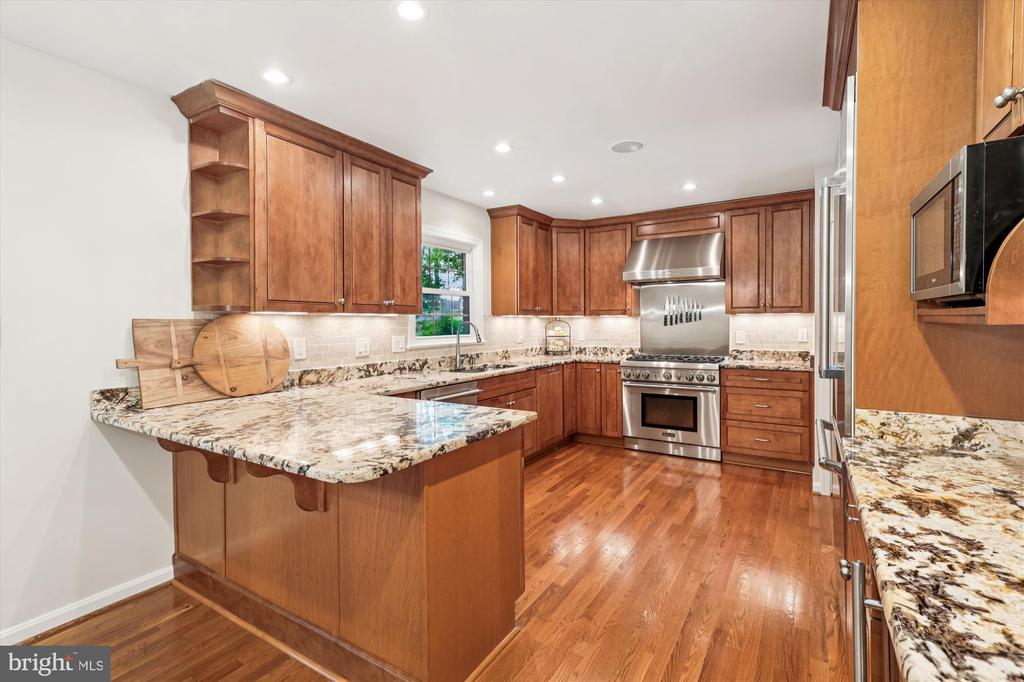 8221 CAPTAIN HAWKINS COURT