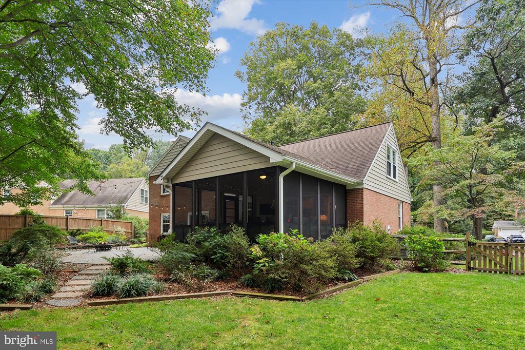8221 CAPTAIN HAWKINS COURT