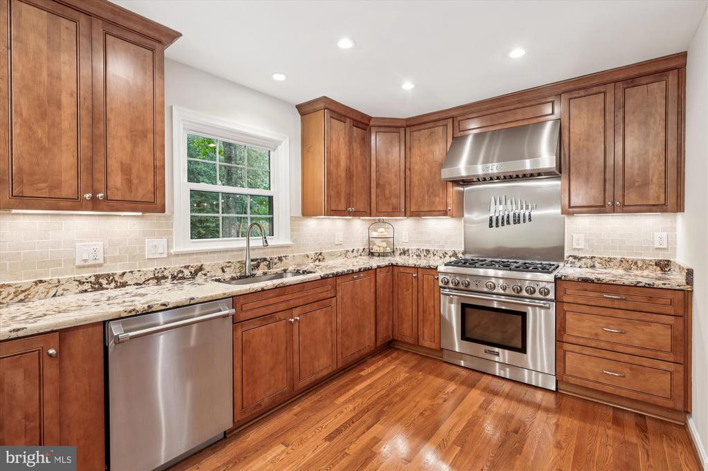 8221 CAPTAIN HAWKINS COURT