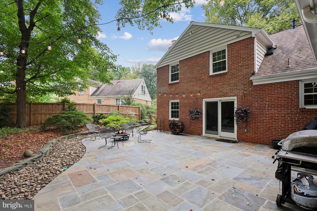 8221 CAPTAIN HAWKINS COURT