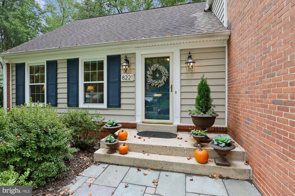 8221 CAPTAIN HAWKINS COURT