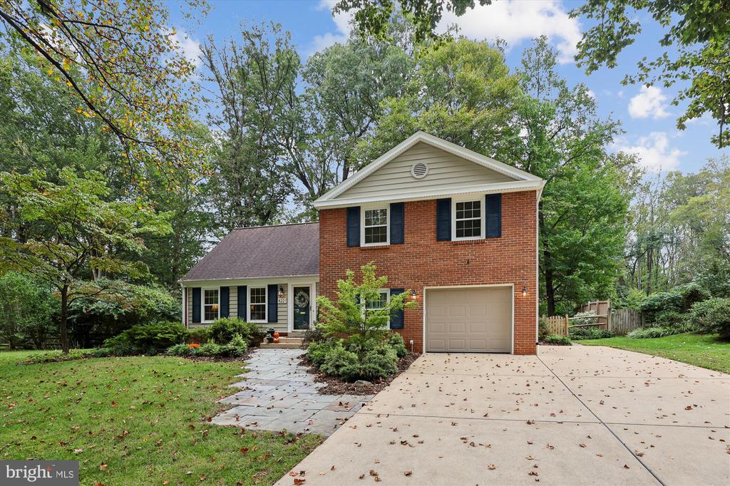 8221 CAPTAIN HAWKINS COURT