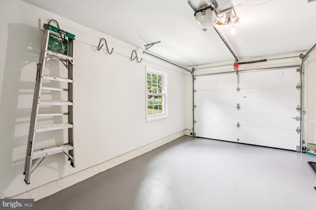 8221 CAPTAIN HAWKINS COURT